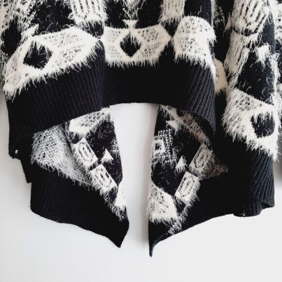 BESCA Wool Blend Fuzzy Open Front Cardigan Sweater B&W Tribal Geo Pattern Sz L - Picture 9 of 16